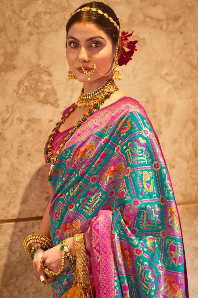 Women Printed Saree with Contrast Border