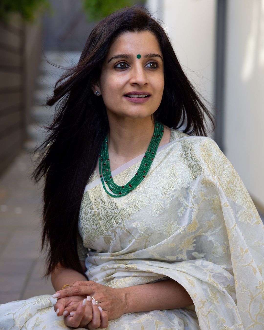Women Banarasi Silk Saree with Contrast Border