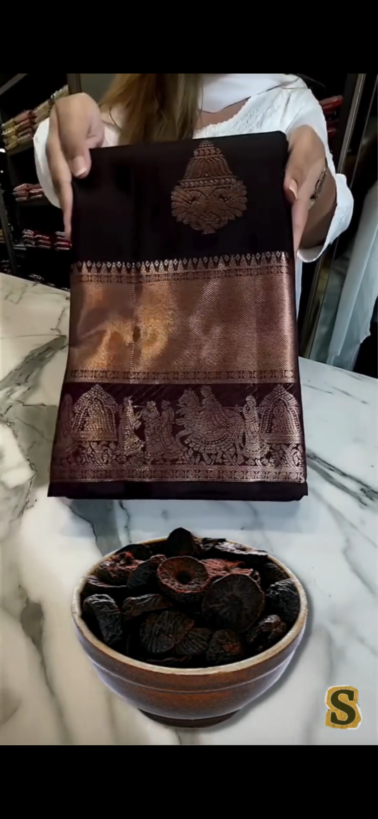 Luxuriant Purple Soft Banarasi Silk Saree With Enthralling Blouse Piece