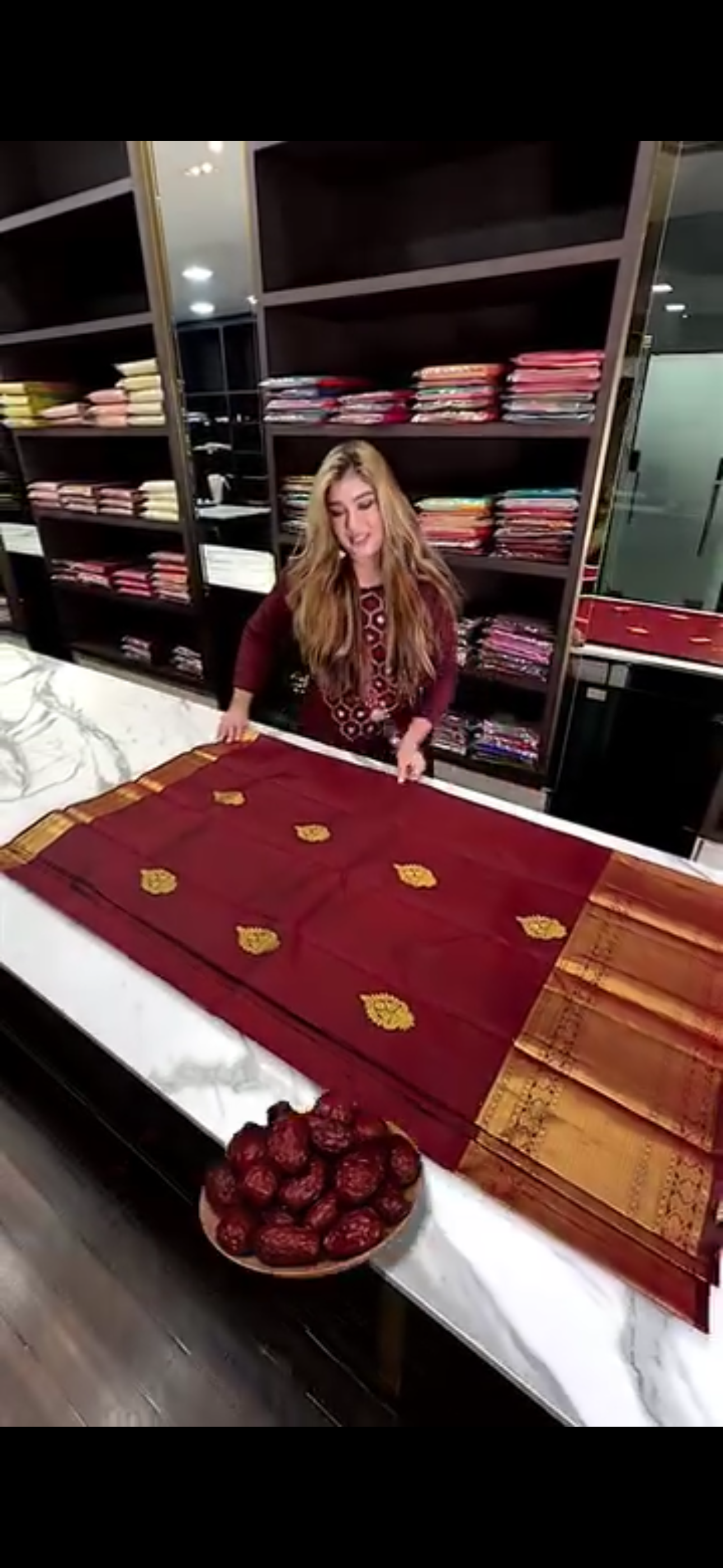 Ineffable Wine Soft Banarasi Silk Saree With Gratifying Blouse Piece