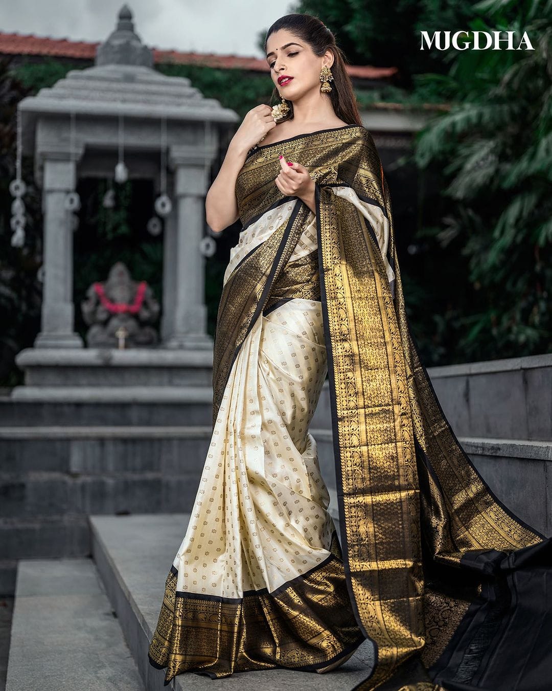 Self Design Kanjivaram Jacquard Saree  (Cream)