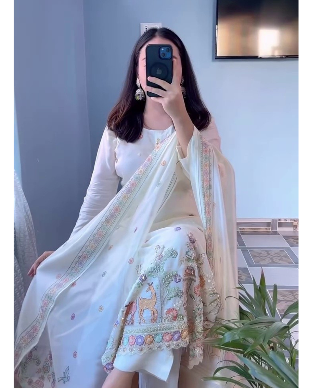 Elegant Off-White Embroidered Kurta Set with Dupatta – Premium Ethnic Wear for Women