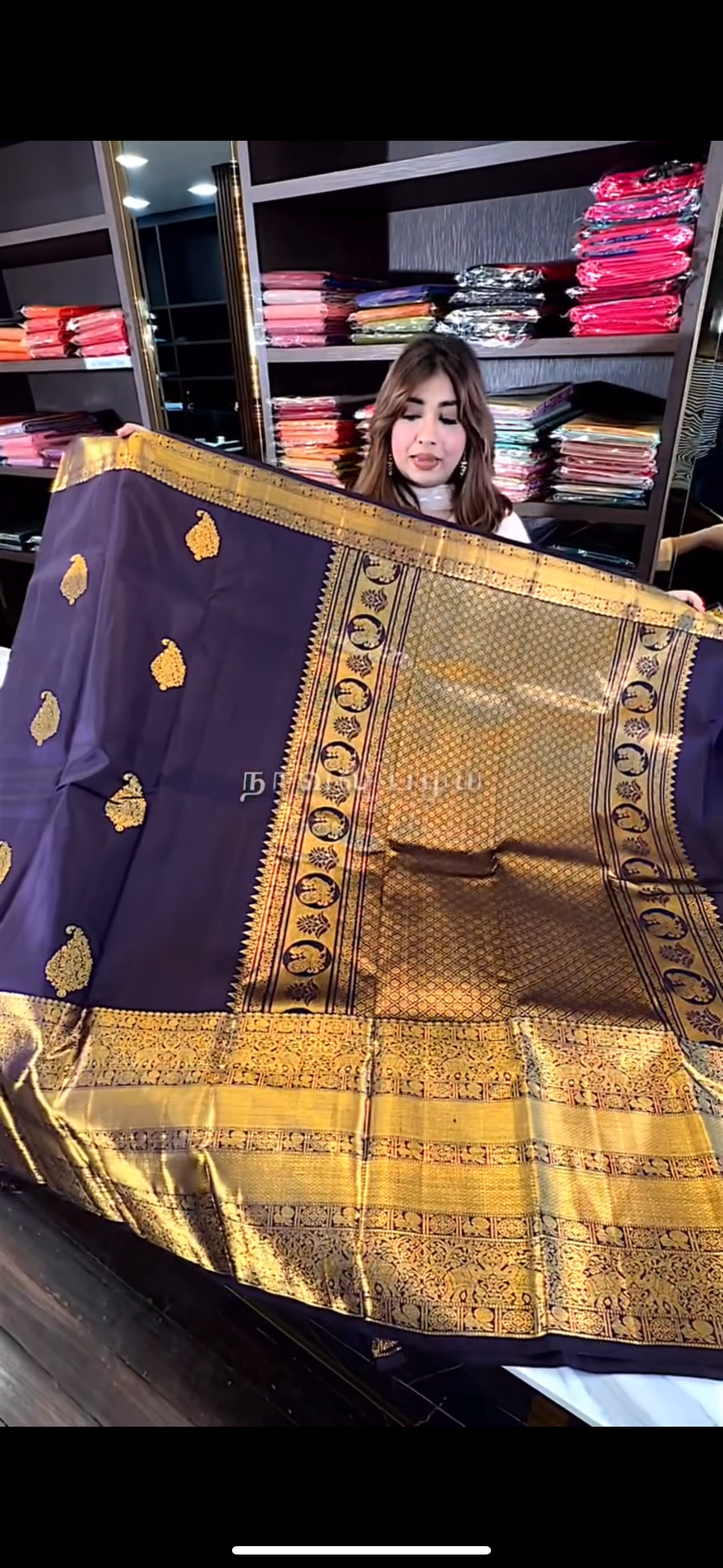 Soft Banarasi Silk Saree With Gratifying Blouse Piece