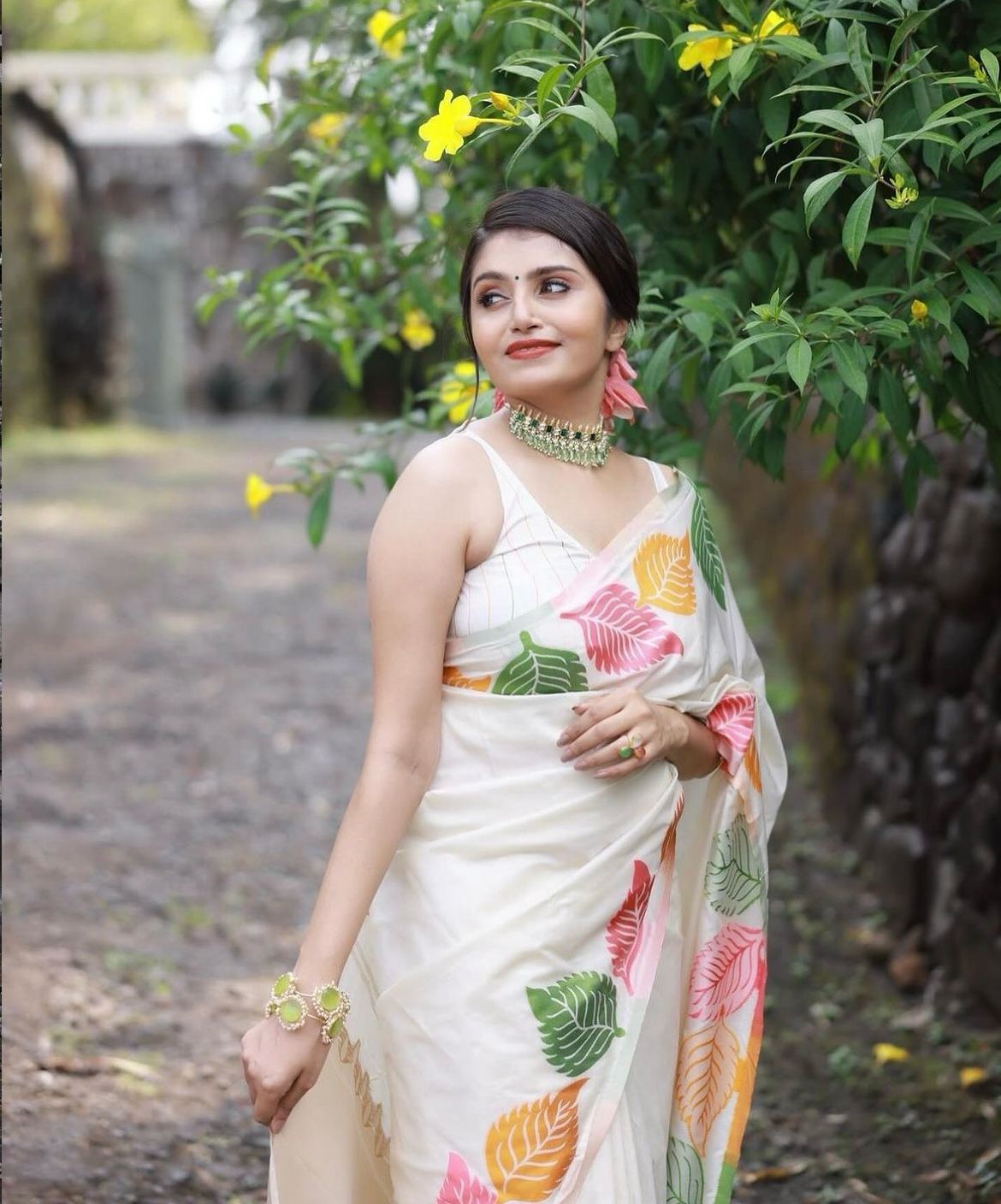 Beautiful Floral leaf Print Art Silk Saree With Golden Stunning Pallu Traditional Saree