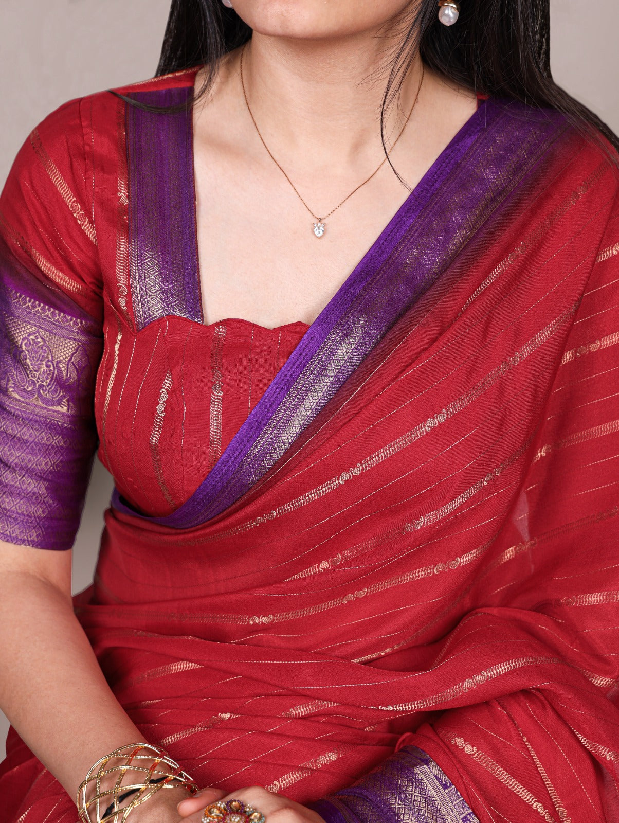 Light on the body, elegant in style  A crepe stripe weaving saree